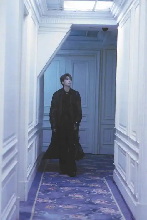 青年演员刘耀文##时代少年团四周年周边