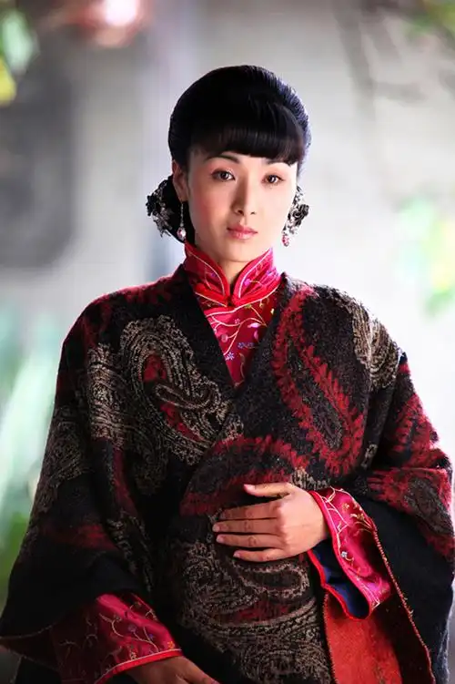 p>黄曼,1980年11月4日出生于陕西省西安市,中国内地女演员,毕业于 a