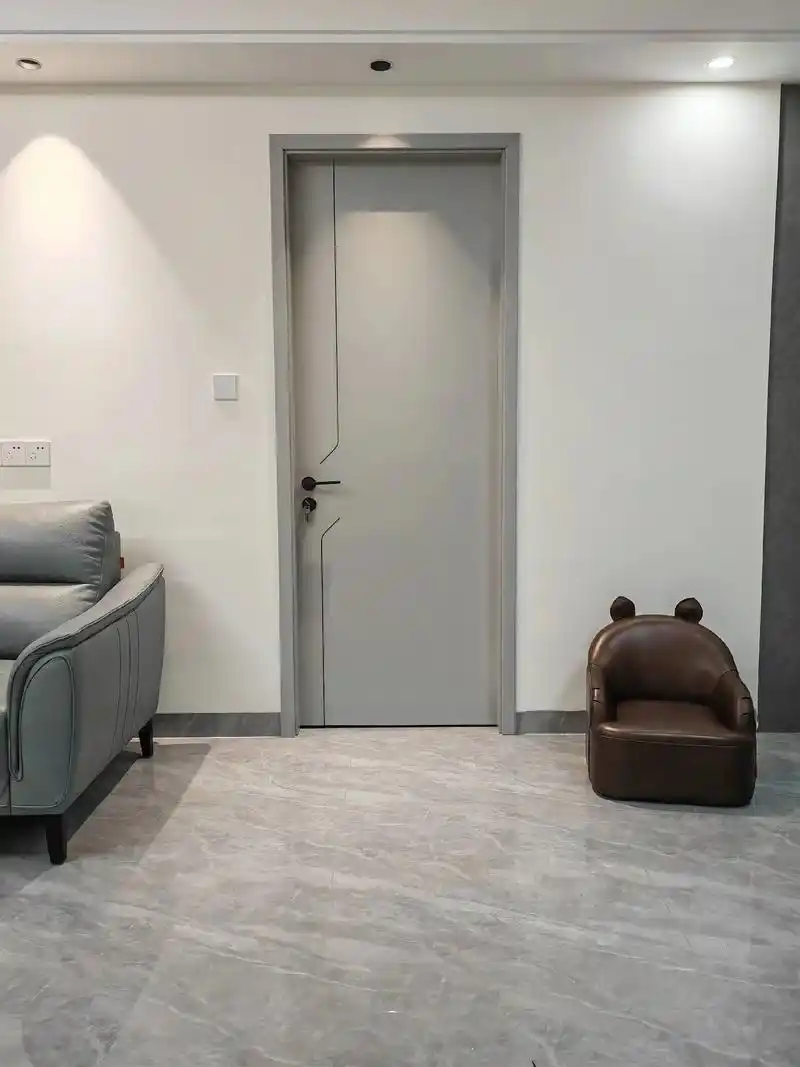 木门有两种款式选择:平平安安和出人头地,90度拼接寓意出人头地