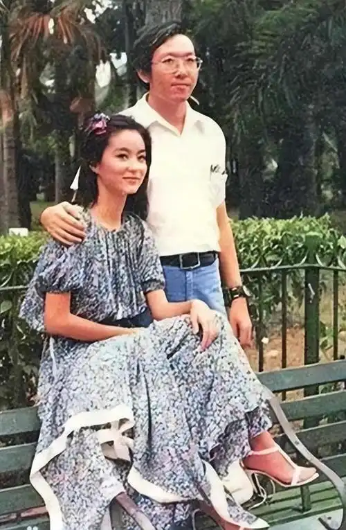 "在林青霞所交往的男友中,她母亲恐怕是最喜欢赵宁了.