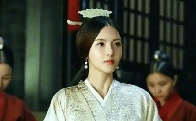 曹丕将"三国第一美女"甄宓赐死后,为何还在她嘴里塞满秽物?