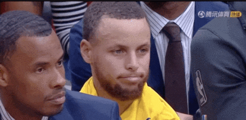 勇士落后22分,汤神打哈欠想睡觉,库里嘟嘴卖萌,kd表情最严肃