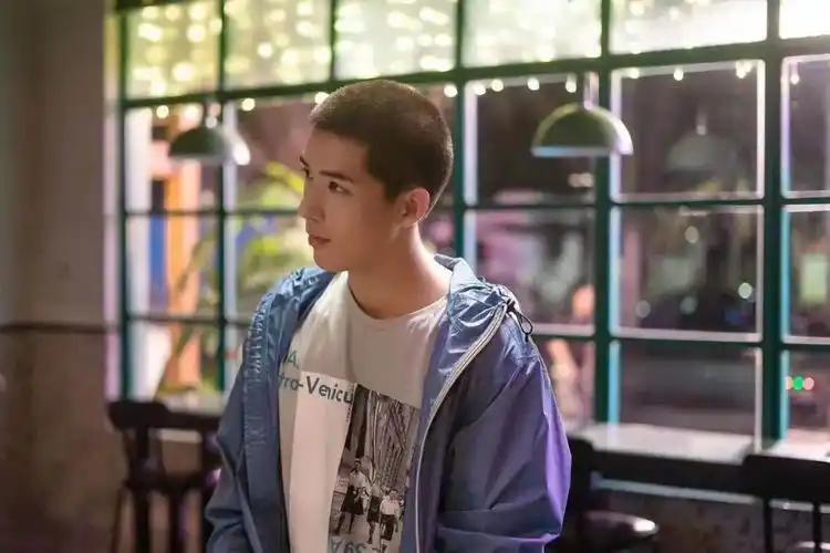 王安宇恐无缘下一代顶流油腻路人缘崩盘眼睛小被称低配版邱泽