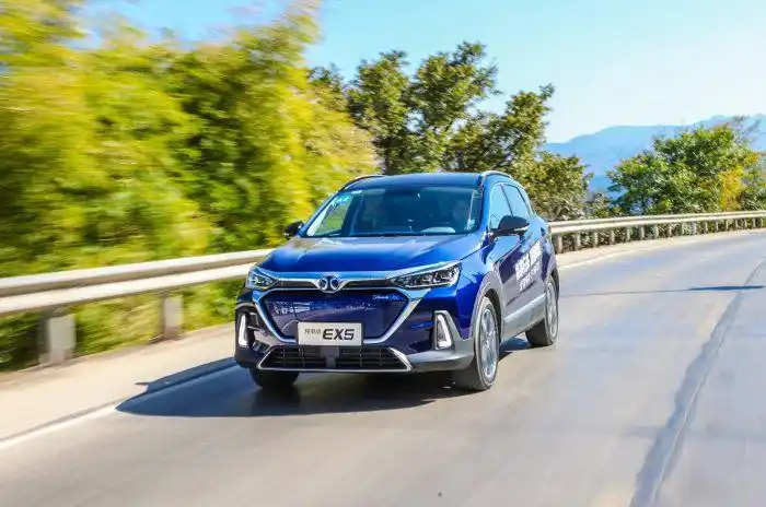 160kw的电机能带来怎样体验?试驾北汽新能源ex5 - 牛车网