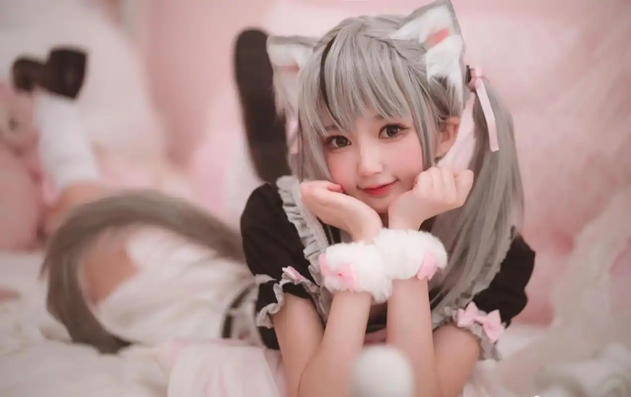 和平精英:猫咪驾到套装之软萌银虎cosplay秀