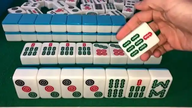 小伙打麻将手气太好连开三杠杠上花就是这副牌七条有点多