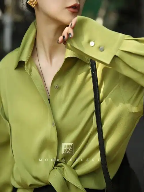 明媚清爽的牛油果绿自带显白滤镜,为日常搭配注入一