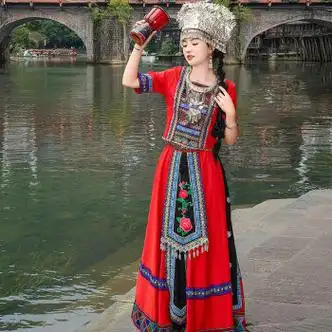 服饰内衣>女装>汉服>潮牌向右>潮牌向右贵州苗族服装少数民族女广西