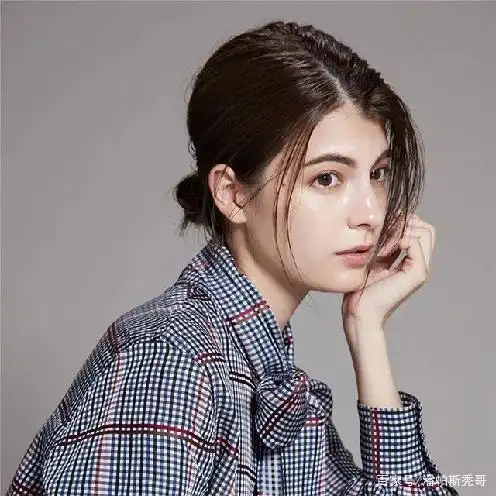 他曾是多特蒙德核心,今被西乙球队解约,前女友和angelababy撞脸