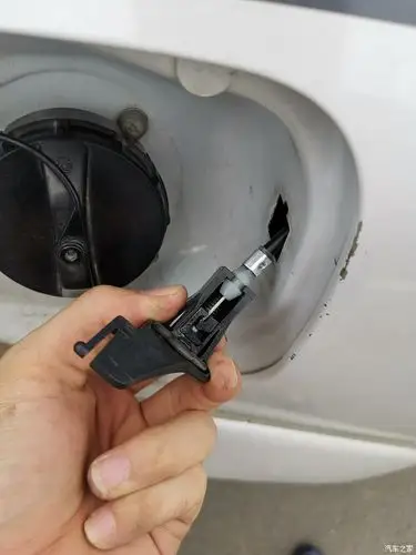 动手更换油箱盖拉线
