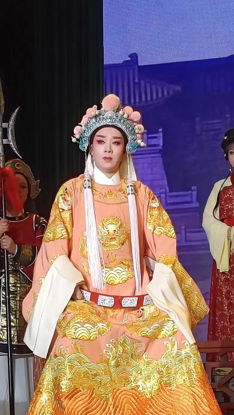 中逸越剧团晚上《金殿认子》结束了路桥峰江左川胡6天的演出,下 - 抖