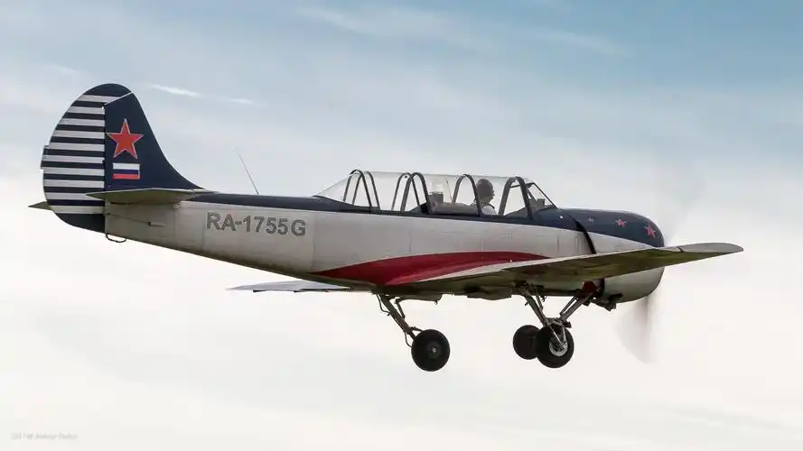 苏联/俄罗斯的雅克-52型活塞式螺旋桨教练机,他们飞行员由此起步