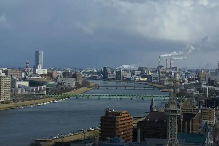 p>新潟(xì)县(日语:にいがたけん;罗马字:niigata-ken)位于日本本州