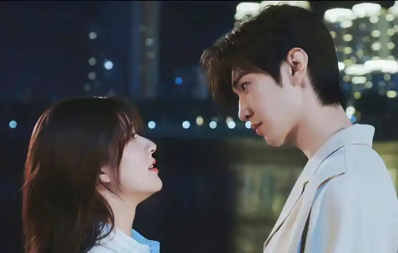 难怪全网第一,连央视都追"上头"了,《偷偷藏不住》能有多甜?