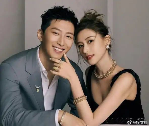 何超莲,窦骁杂志大片,夫妻俩不但颜值高还十分恩爱