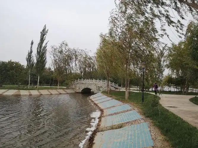 新疆伽师县铜城公园(2018.9.15周日7人逛公园)