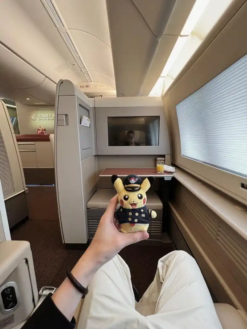 东航777-300(er)头等舱:pvg-ctu 0115:上海浦东-成都双流东航773