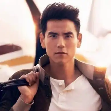 明星头像频道提供更多与彭于晏,成熟,帅气相关的头像图片挑选下载