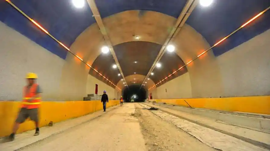 济南顺河高架南延玉函路隧道双洞全线贯通!年底通车!【山东商报】