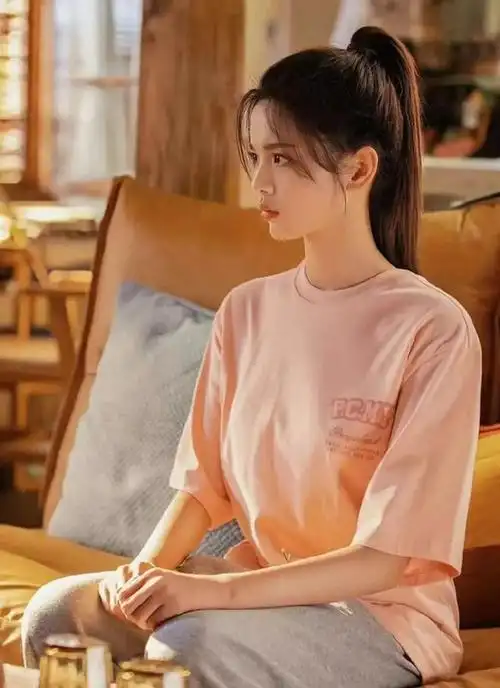 杨超越的青春感高马尾确实挺难超越的