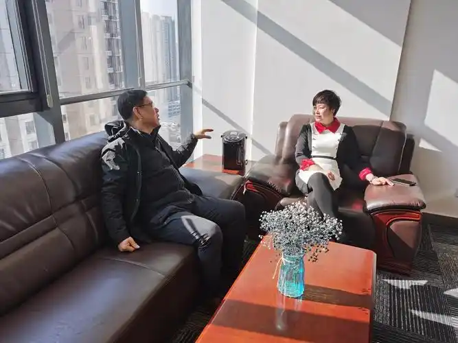 迎泽支行副行长刘建柱春节前拜访个贷楼盘客户