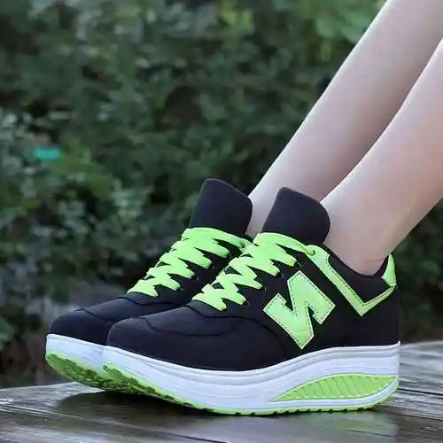 正品春秋女士厚底摇摇红色百搭松糕旅游鞋女增松糕摇摇鞋