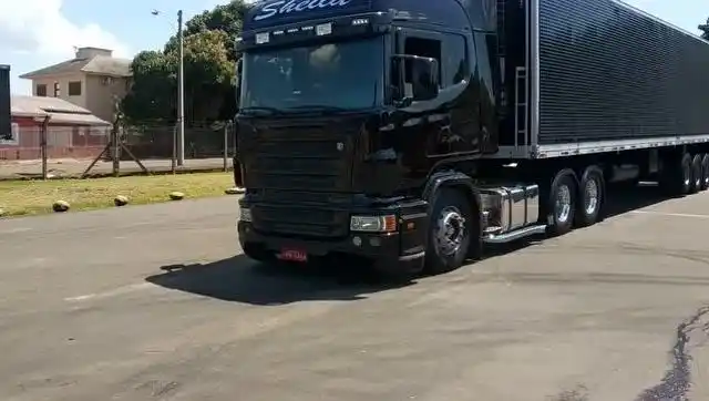 酷炫的黑色拖挂卡车,样子真帅气