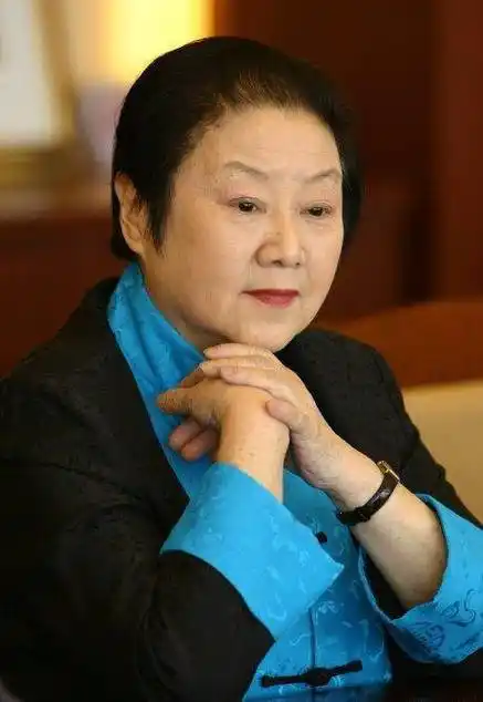 试想一下这位天津京剧程派演员不仅仅攻击同行,甚至于就连自己曾经的