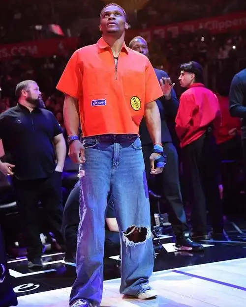 时尚先锋威少近期穿搭一览皮背心工装裤尽显潮流本色