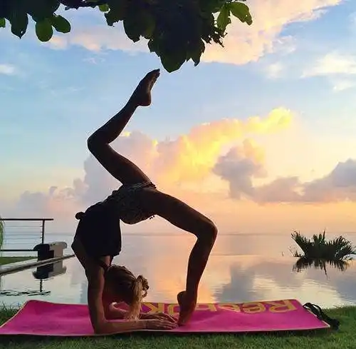 澳洲瑜伽女神解锁更多高难度动作赢取数百万死忠粉