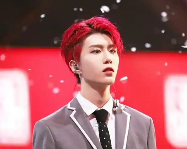 范丞丞换粉色头发,绿色,红色,粉色你们喜欢那种