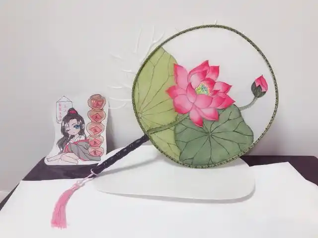 手绘古风团扇之荷花扇,小学生都能画出来,你们一定也可以