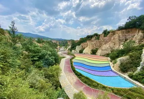 2020.9.2.云南曲靖市五峰岭国家公园彩色沙林风景名胜区.(2) - 美篇