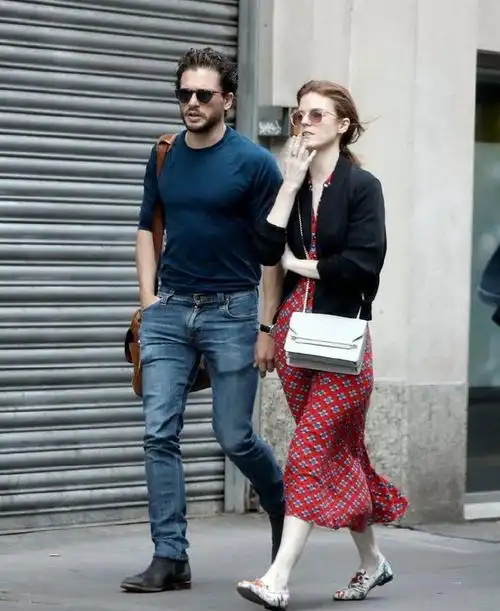 33岁基特哈林顿和妻子现身街头权游雪诺的抑郁症终于好啦