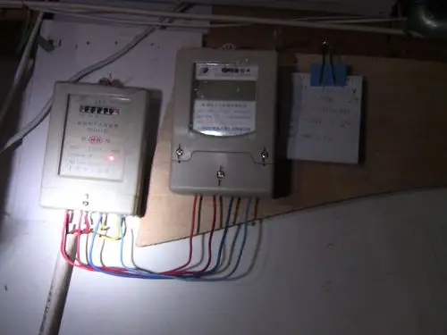 两块电表如何串联? 急求答案!谢谢