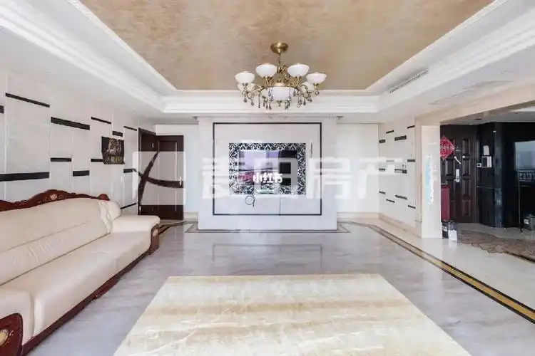 房子在呼家楼地铁站附近圣世一品小区278平米,南北通透,高楼层基本