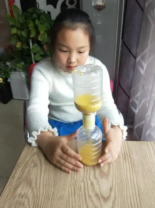 娘俩看着成功的沙漏真的好开心啊!