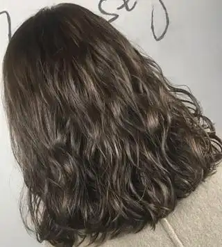 12月你缺一款这样的烫发.洋气显年轻