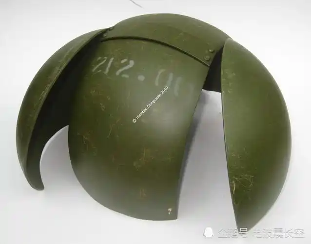 太丑了亚美尼亚士兵戴着钛合金头盔上战场防弹优秀颜值太低