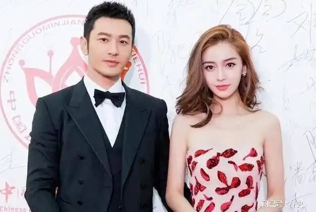 angelababy被禁言后首露面深夜抱儿子看急诊干瘪憔悴显落魄