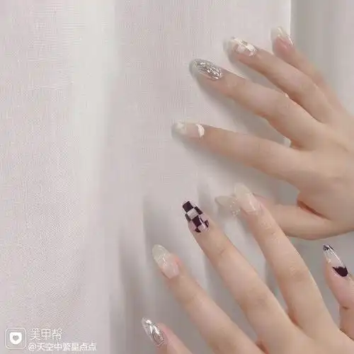 透色椭圆型褶皱精致网红风美甲图片