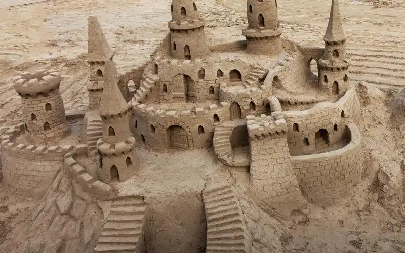 沙滩上的沙雕城堡高清桌面壁纸