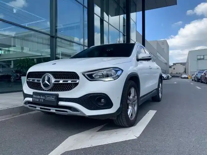 上海2021年5月奔驰奔驰gla2020款gla180白色手动挡