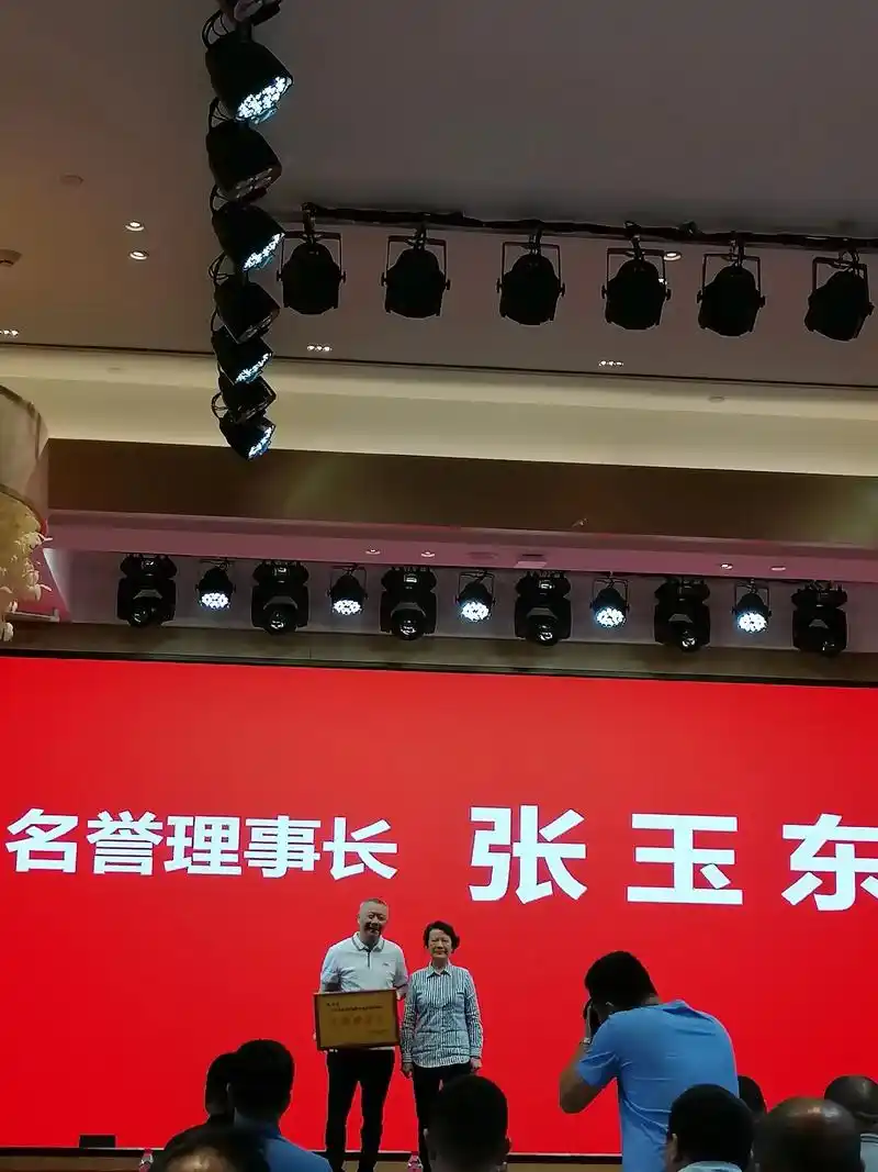 热烈祝贺徐望辉先生,张玉东先生再次分别当选为平江县食品行业协 - 抖