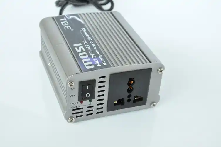 车载正弦波逆变器 车用12v转220v电源转换器 汽车150w逆变器批发图片