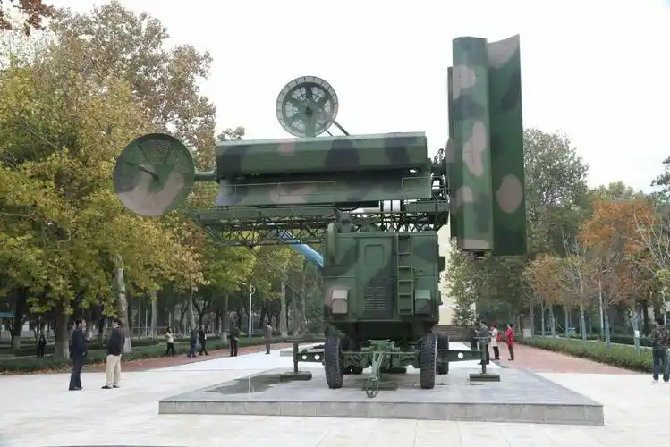 写美篇34开(打开制导天线) 32放(发射导弹) "红旗二号"导弹发射升空