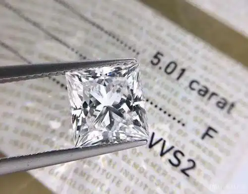 公主方钻石怎么选方形钻等级尺寸等挑选原则