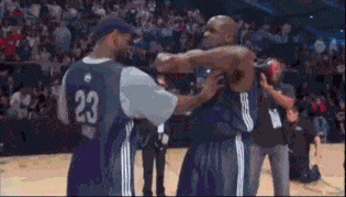 一言不合就尬舞,赶超奥尼尔,詹姆斯这操作你给几分?