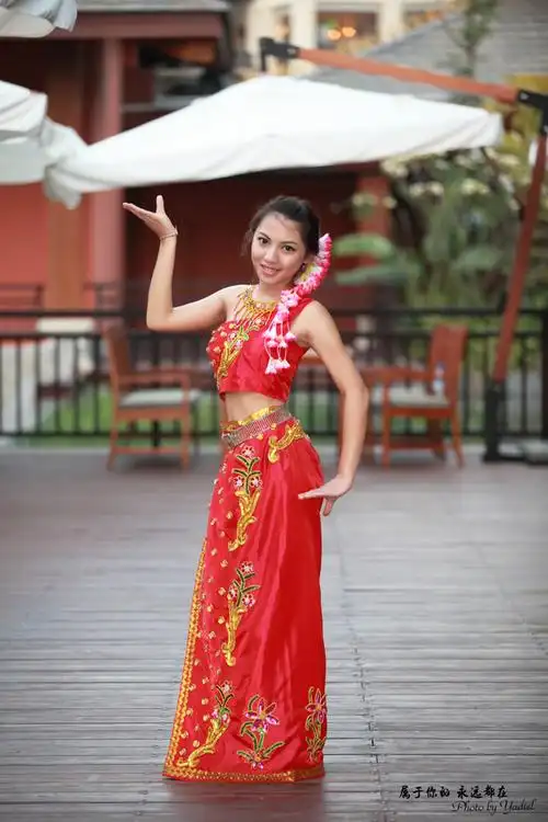 博客乱炖 拍摄:冰沁于心 模特:小玉,小婧 地点:西双版纳避寒皇冠假日