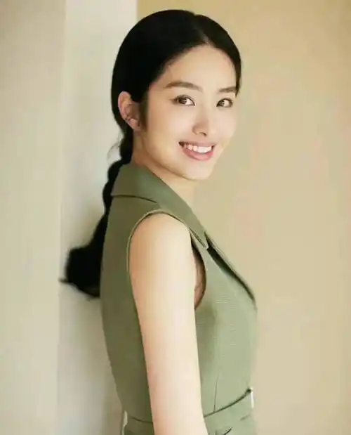 曝刘亦菲干爹陈金飞腻了杨采钰带20岁辣妹酒店过夜_带着_女子_关系